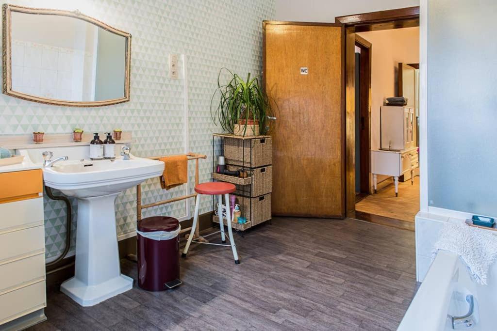 Vakantiewoning In Mol Centrum Met Eigen Bar "Casacuriosa" Экстерьер фото